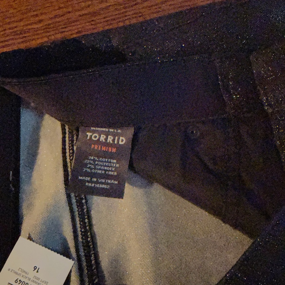 NWT TORRID PREMIUM SKY HIGH SKINNY JEANS IN A SPARKLE FINISH Size 16R - Picture 4 of 4
